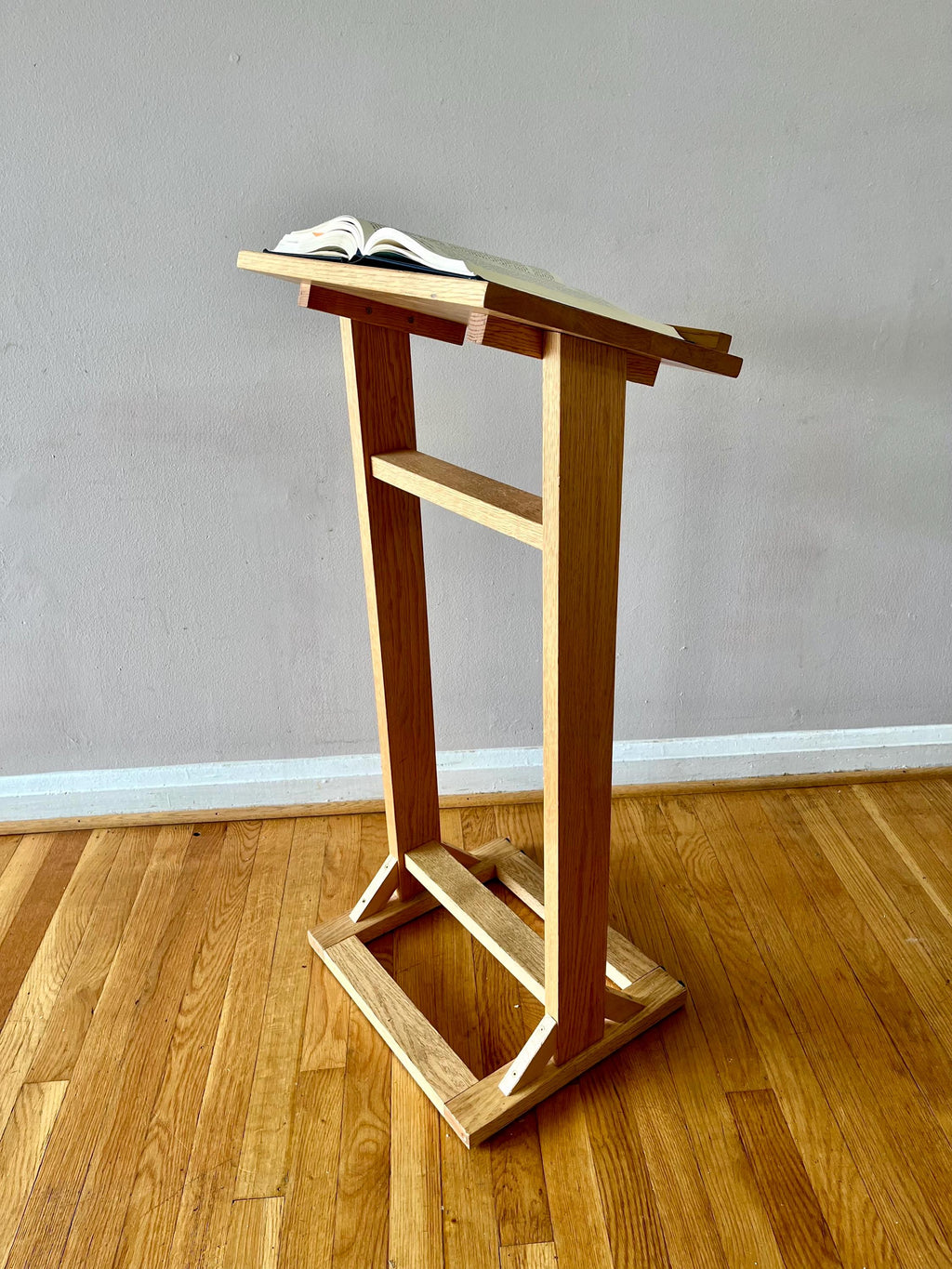 Wooden Floor Shtender