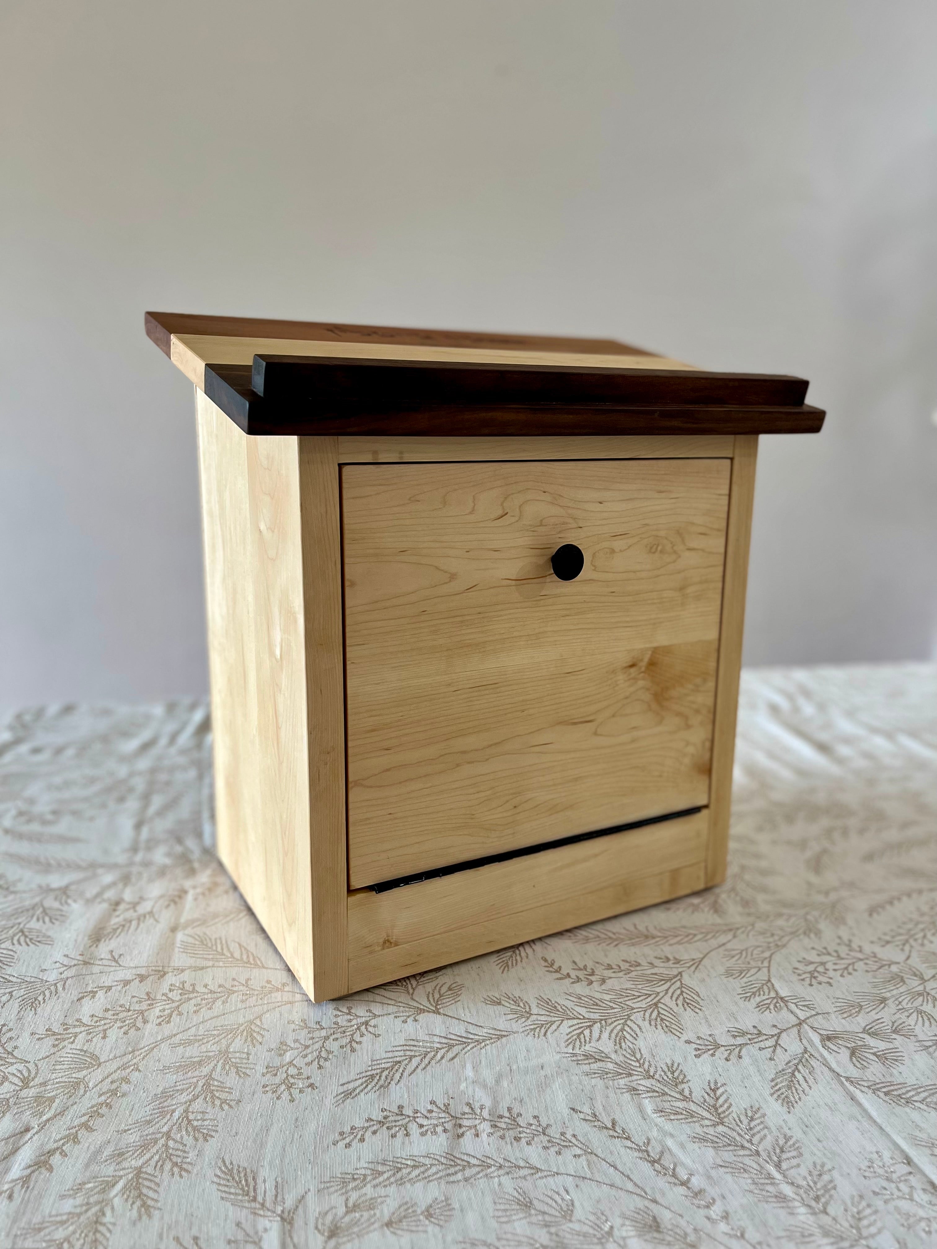 Cabinet Style Tabletop Shtender