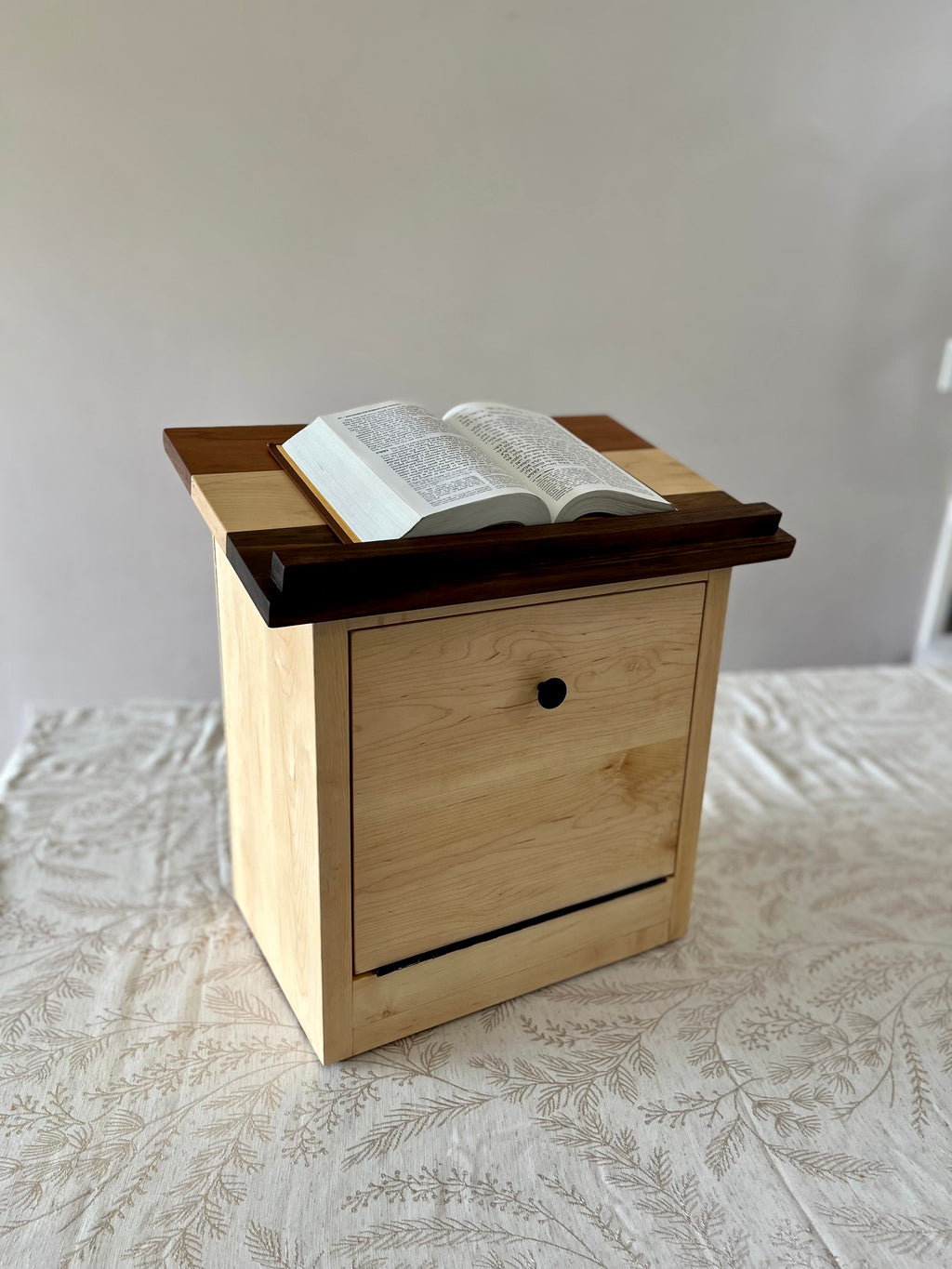 Cabinet Style Tabletop Shtender