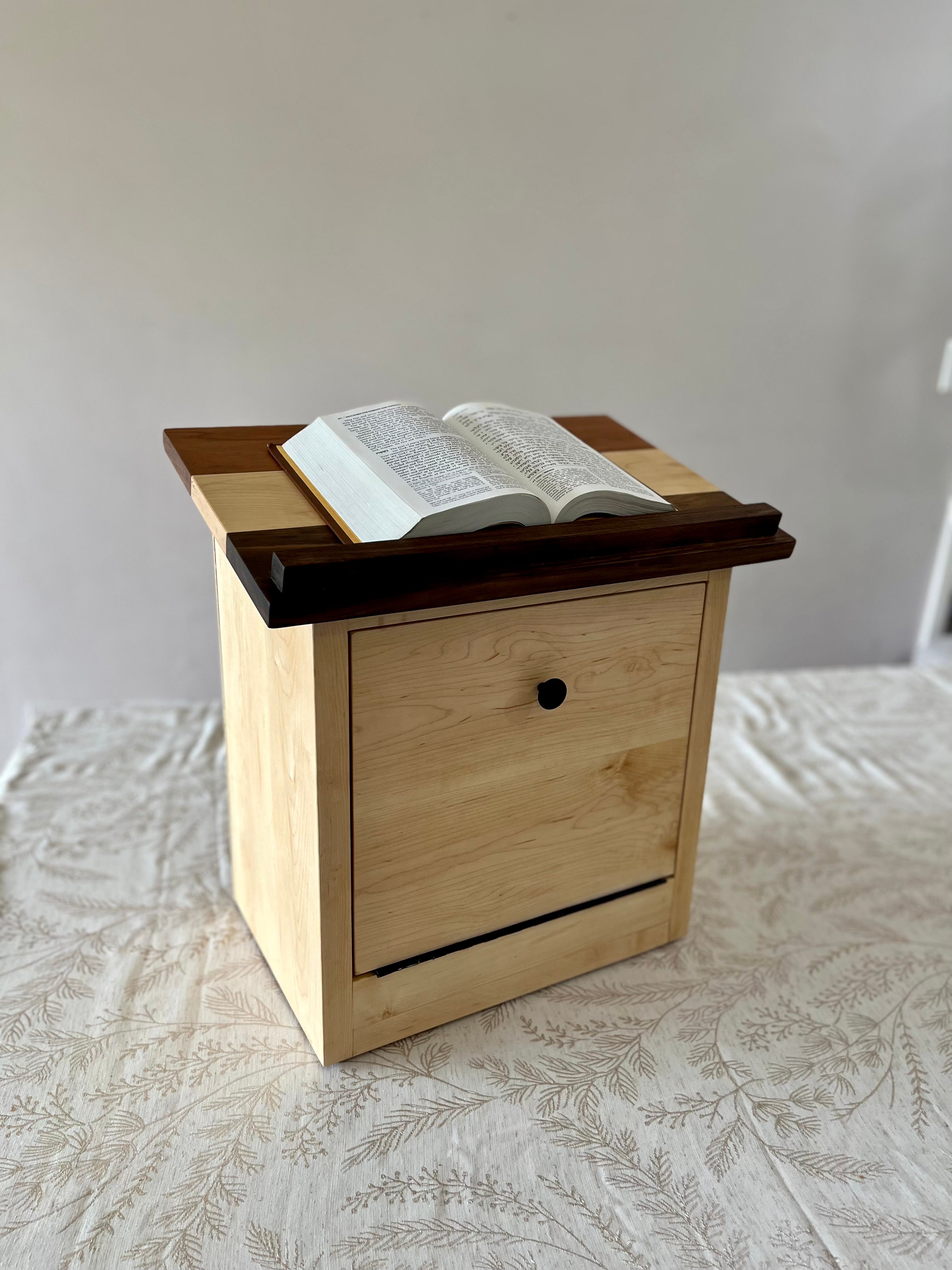 Cabinet Style Tabletop Shtender