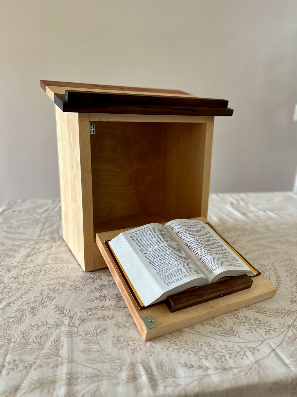 Cabinet Style Tabletop Shtender