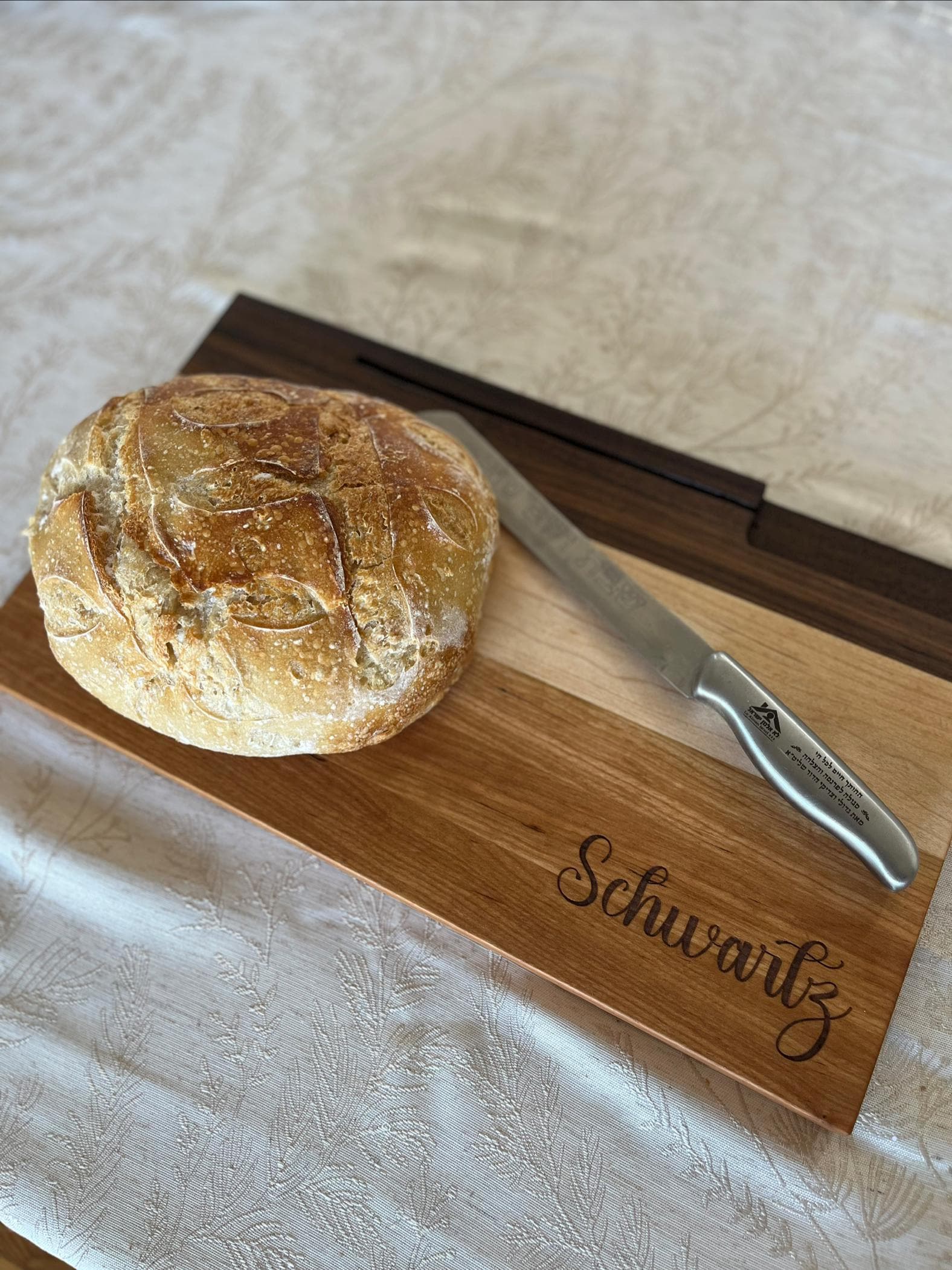Tri-Tone Challah Board with Knife Rest