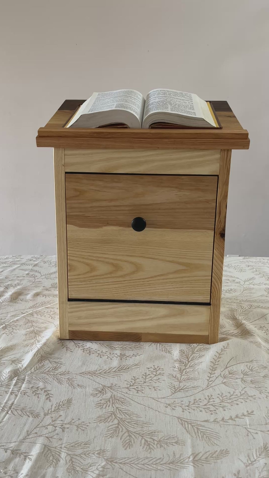 Cabinet Style Tabletop Shtender